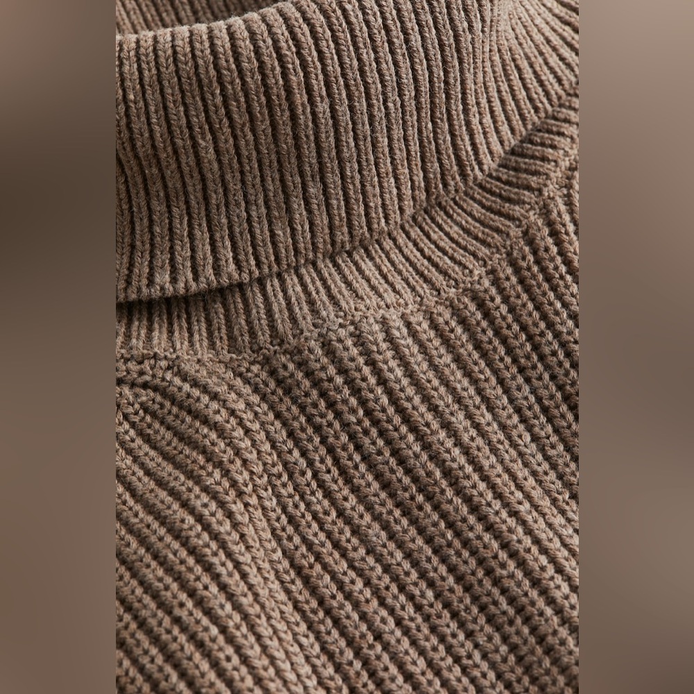 H&M Brown Ribbed Knit Turtleneck